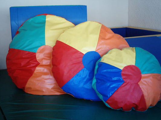 Cojines Puff arcoiris.